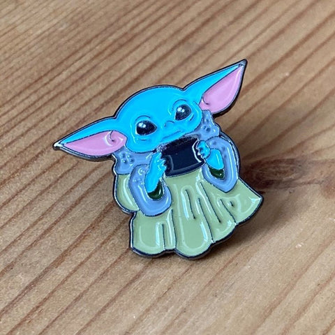 Baby Yoda enamel pin badge - Merch - Neato