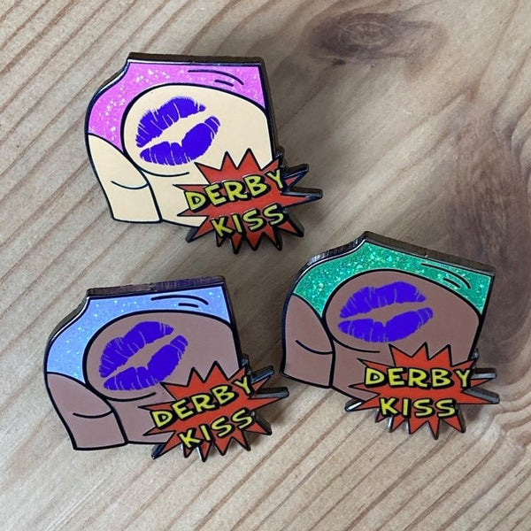 Derby Kiss roller derby enamel pin badge - Merch - Neato